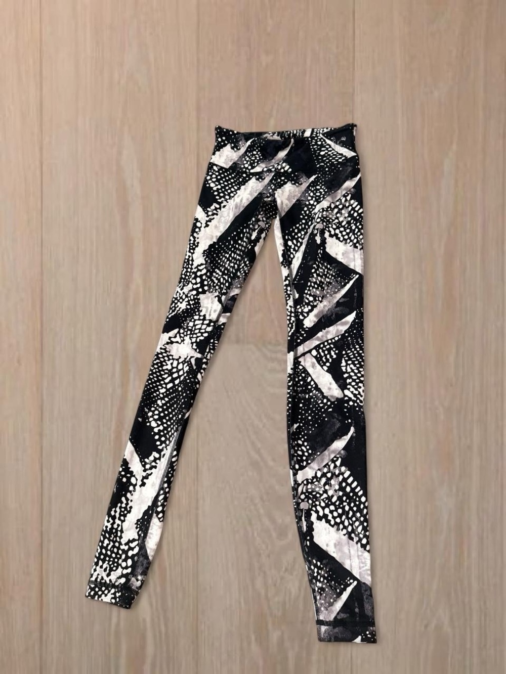 Lululemon Women's Wunder Under Static Mist Black White Size 4